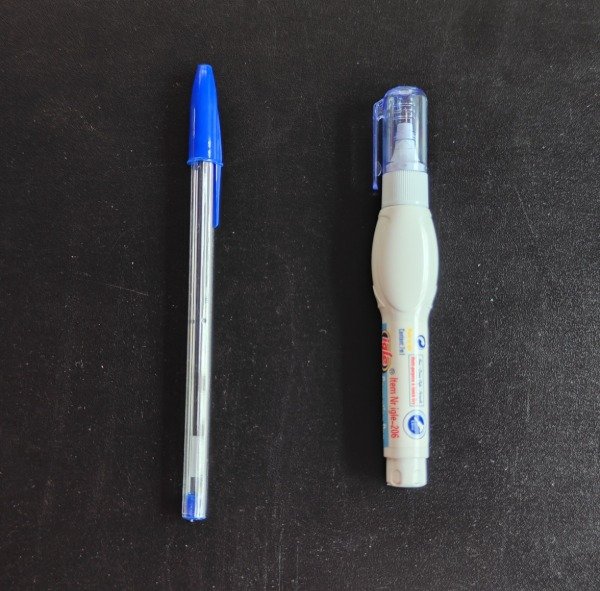 Producto - Combo bolígrafo azul + lápiz corrector