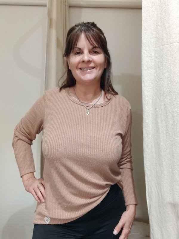 Producto - Remera de lanilla pico tostado