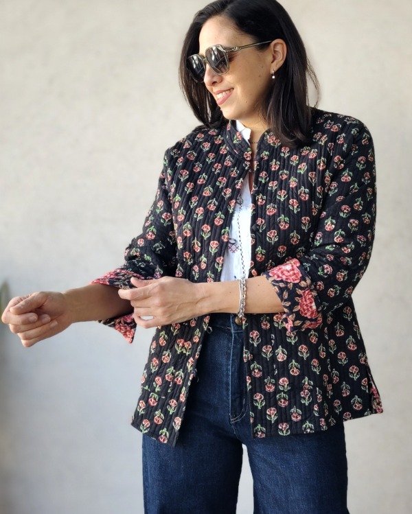Producto - Chaqueta Hindi Negra y Flores S M
