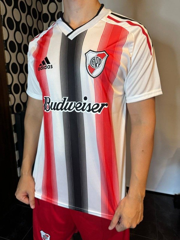 Producto - Camiseta tricolor retro Budweiser