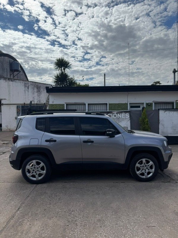 Producto - Jeep Renegade Sport 1.8 MT 2022 - 2