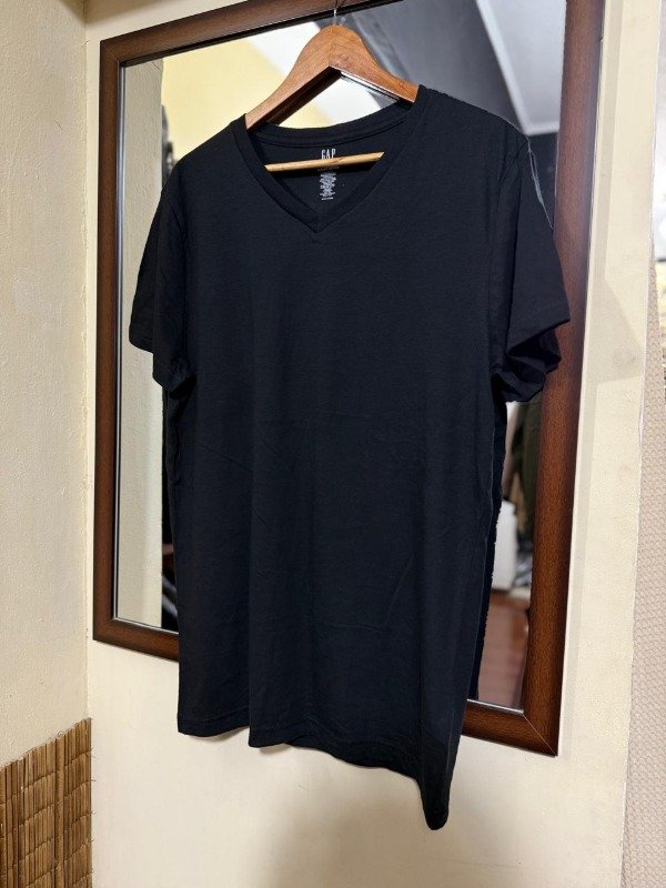 Producto - REMERA GAP ORIGINAL BASICA ESCOTE V