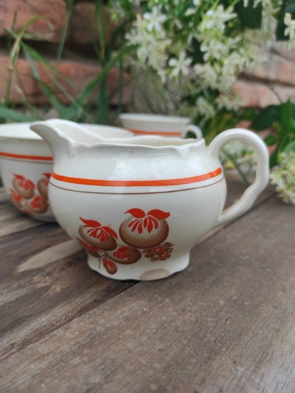 Producto - Lechera loza inglesa G