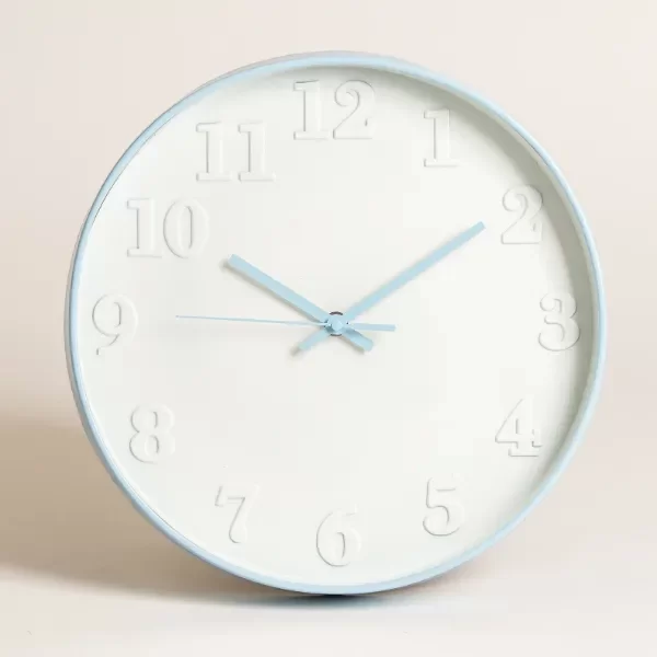 Producto - Reloj redondo celeste fondo blanco c/numeros en relieve blancos 30cm