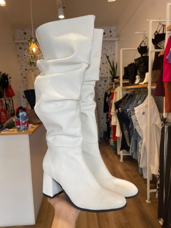 Producto - Botas caña alta blancas abuchonadas talle 37