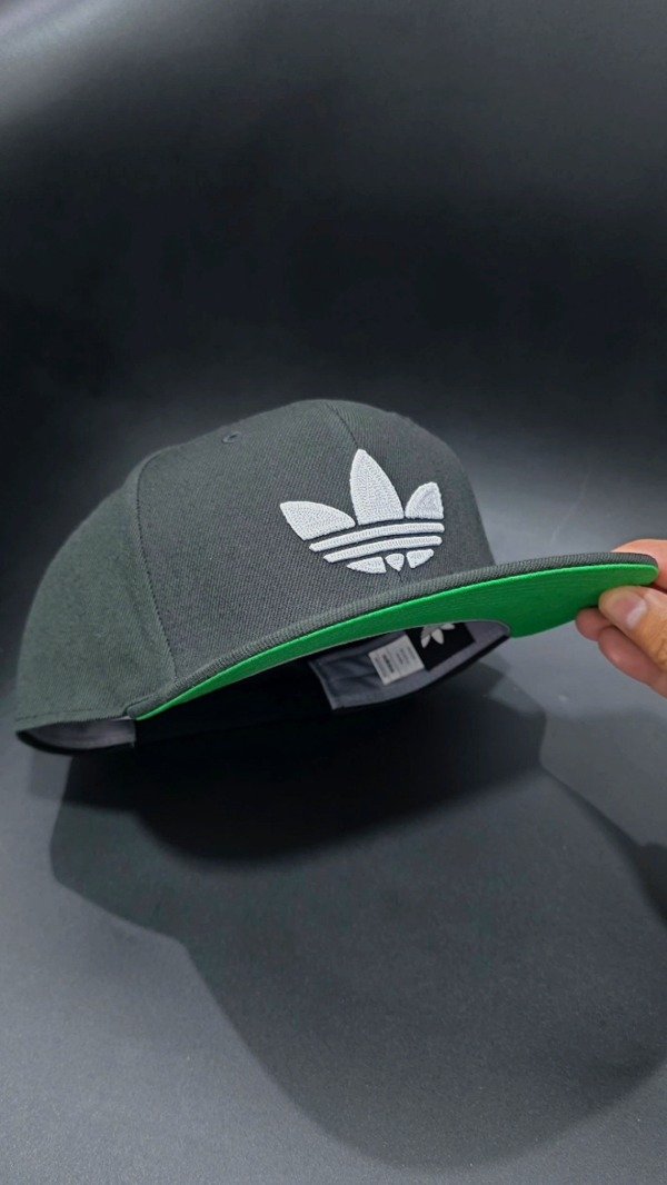 Gorra Adidas Originals Snapback 2026 black/green — imagen 2