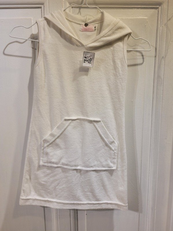 Producto - Vestido PON PON blanco de toalla con capucha Talle 6 años - PRECIO: 8X