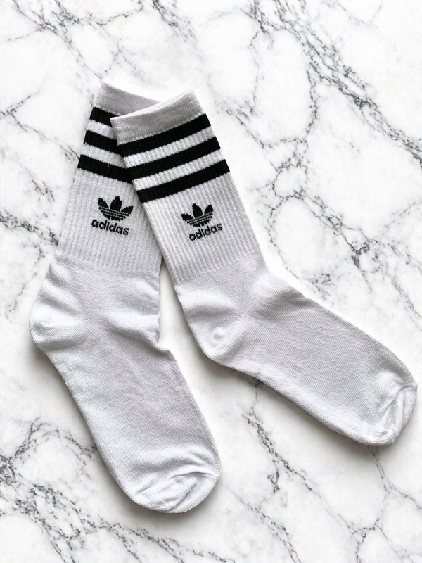 Producto - Adidas blancas con líneas negras