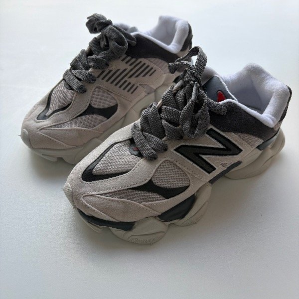 Producto - NB 9060 Gris con beige solo en 32 - 0