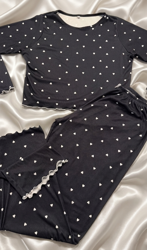 Producto - Pijama Rulette ML Negro Corazones