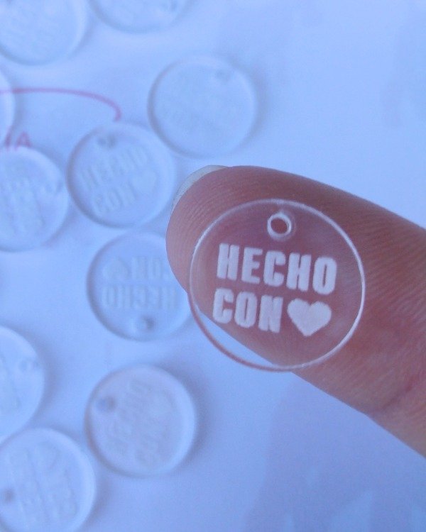 Producto - Dijes "HECHO CON AMOR" Pack x 10