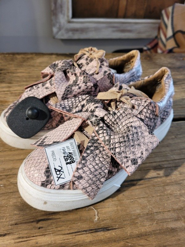 Producto - Zapatillas JANE JONES eco cuero reptil rosa Talle 37 - PRECIO: 26X