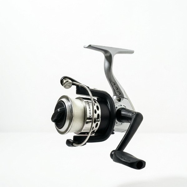 Producto - Reel Frontal Xfish Baby SE 200A 3 Rulemanes 4.5k Freno Color Gris y Negro - 0