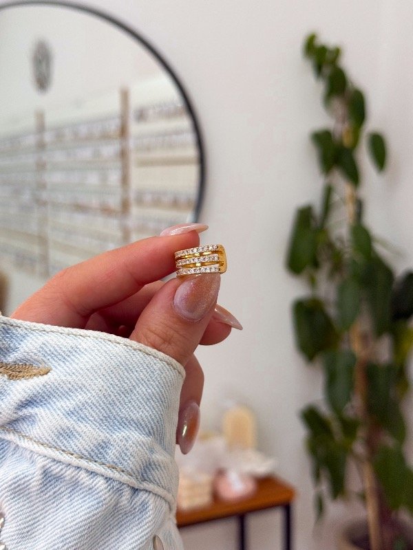 Producto - Ear cuff acero dorado triple cúbics grande