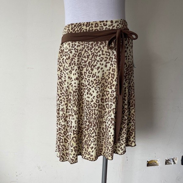 Producto - animal print midi skirt.