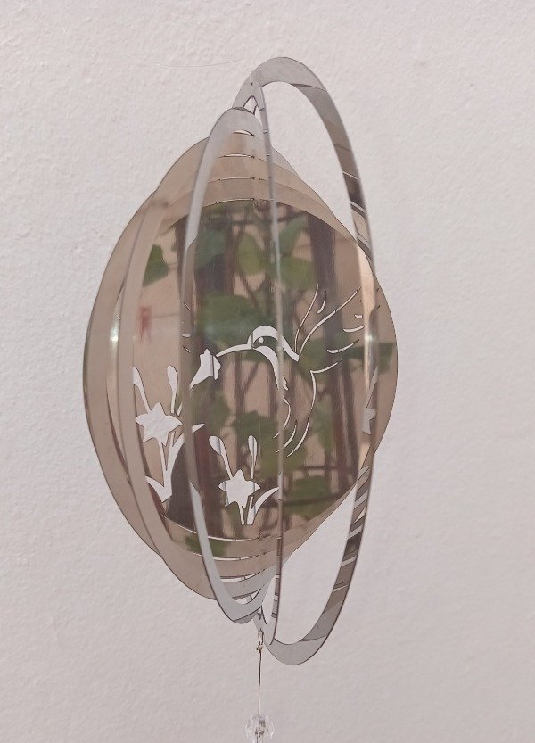 Producto - Giraviento grande, colibrí liso, con atrapasol angelito 3 cm