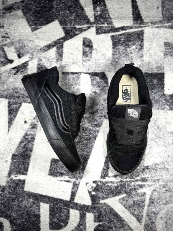 Producto - VANS KNU "total black" - 0