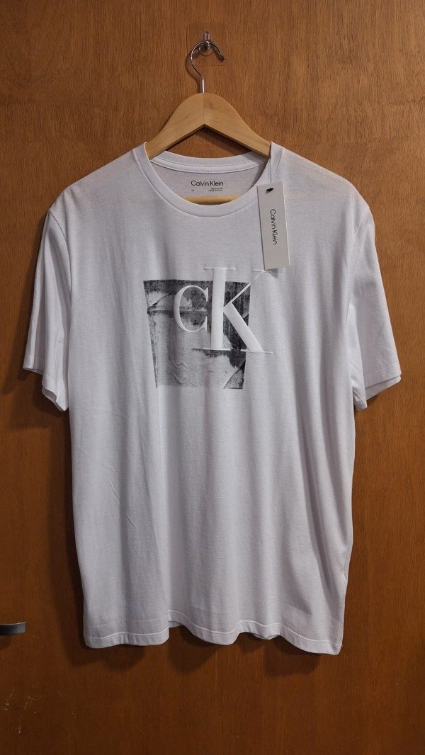 Producto - Remera blanca Calvin Klein