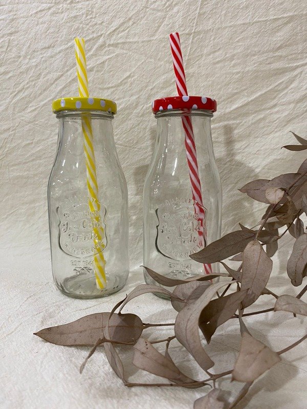 Producto - Botella de vidrio con sorbete y tapa