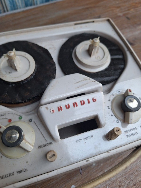 Producto - Radio grabadora GRUNDIG Solo utilería - 1