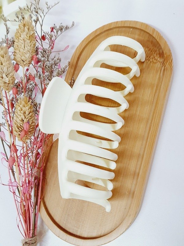 Producto - Broche Queen Crema