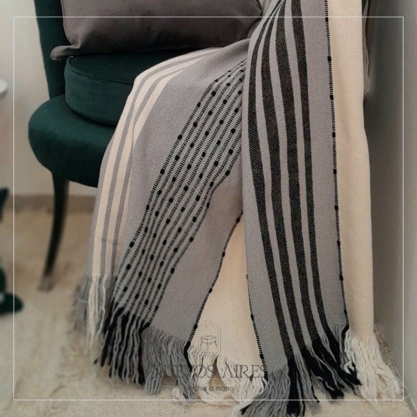 Producto - Manta/alfombra tejida gris