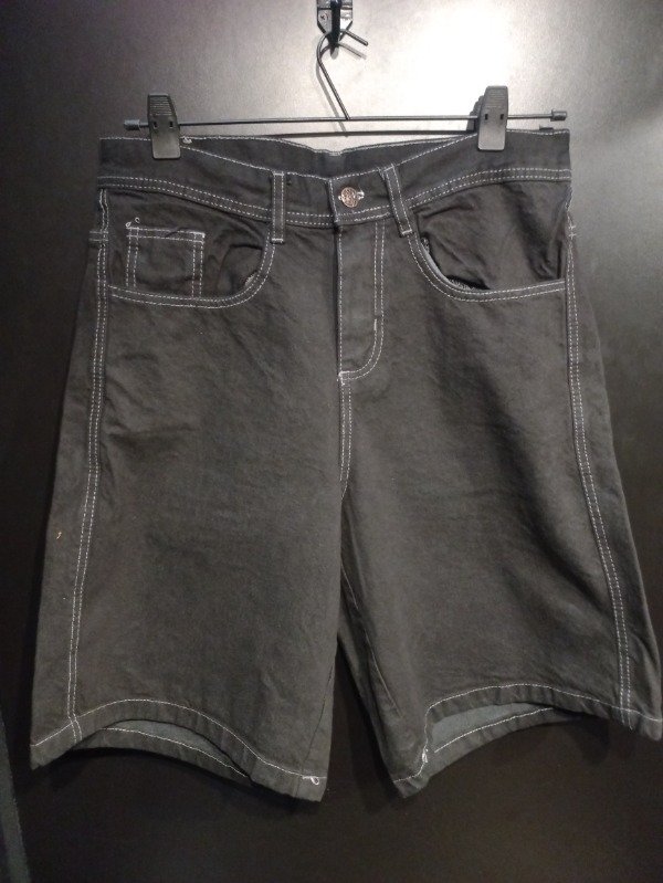 Producto - BERMUDA BAGGY ( negra con costuras blancas)