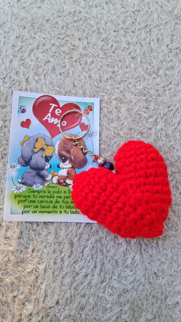 Producto - Llavero corazón crochet con tarjeta