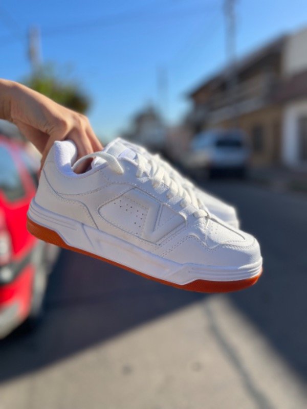 Producto - VANS UPLAND WHITE