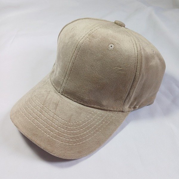 Producto - gorra crema terciopelo
