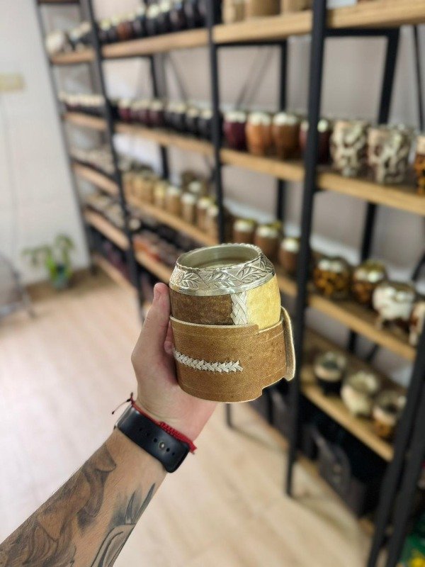 Producto - TORPEDO CUERO CRUDO CINCELADO AL LACRE CON POSAMATE