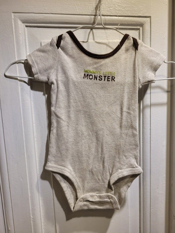 Producto - Body CARTER'S beige con marrón Talle 6 meses - PRECIO: 5X