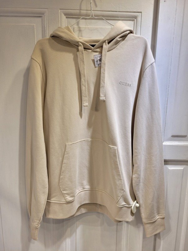 Producto - Buzo GUESS beige Talle L - PRECIO: 84X