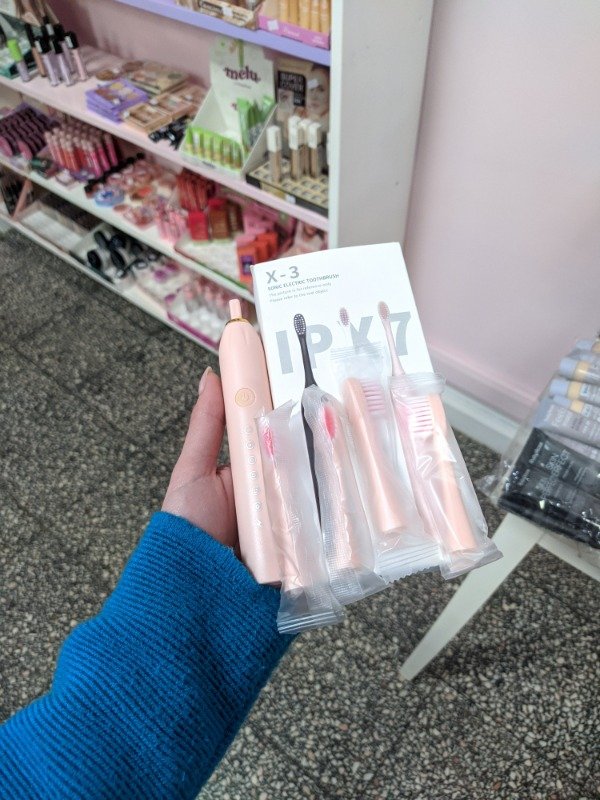 Producto - Cepillo de dientes recargable con 4 repuestos