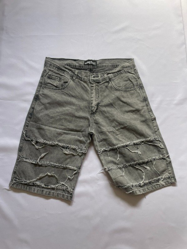 Producto - Bermuda gris baggy con roturas