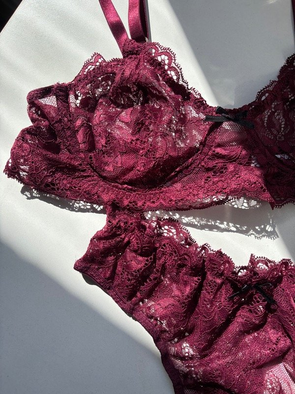 Producto - Conjunto Cassandra bordó
