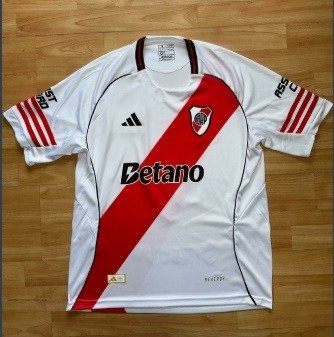 Producto - REMERA TITULAR RIVER 2025