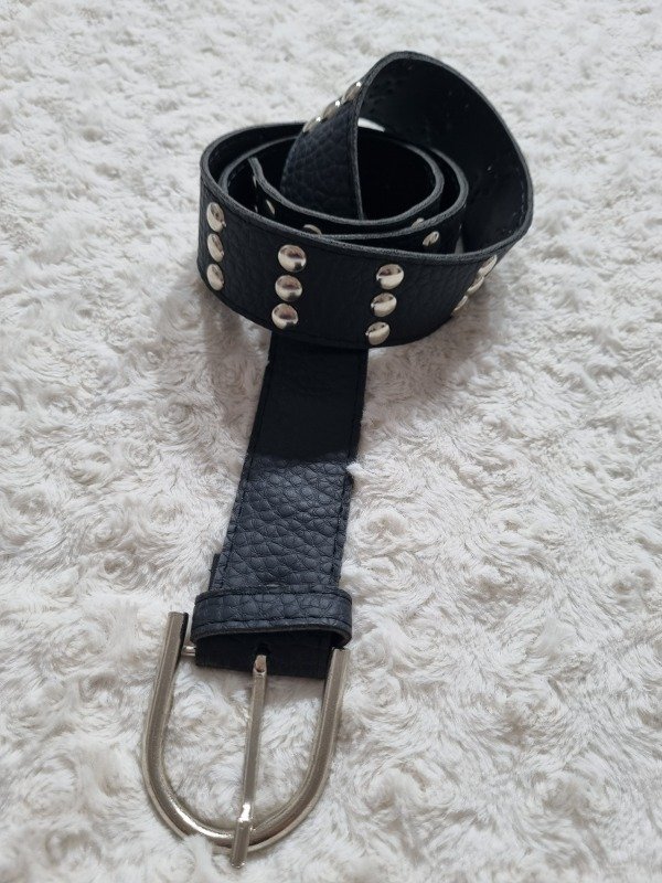 Producto - Cinto triple tacha negro
