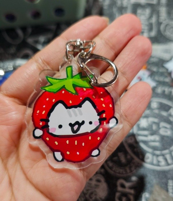 Producto - Llavero acrílico gatito frutilla