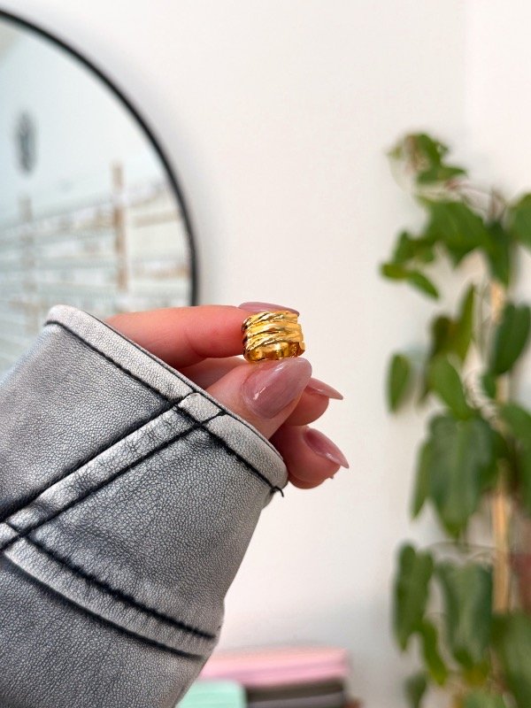 Producto - Ear cuff bañado en oro triple trenzado y liso - 1