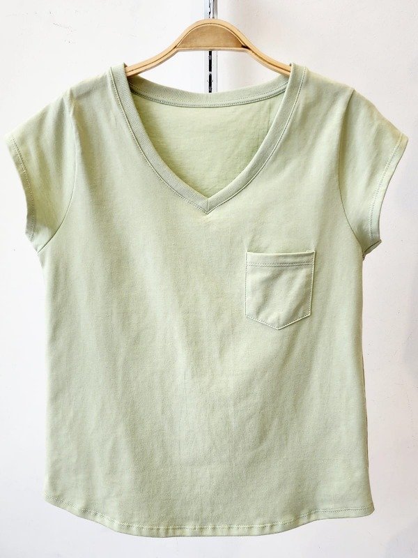 Producto - Remera Algodón 20/1 Cuello V Con Bolsillo (Art. 5901)