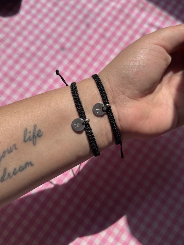 Producto - Pulseras tejidas iniciales