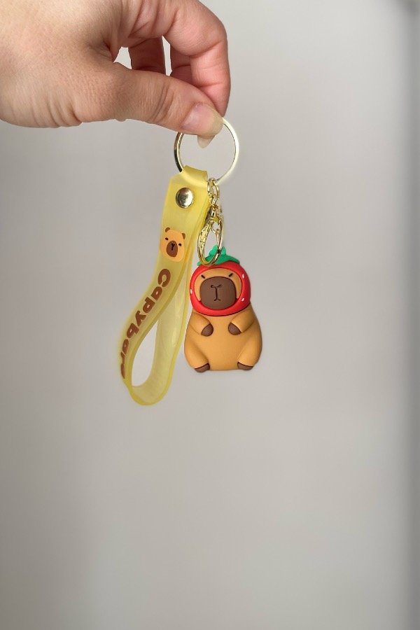 Producto - Llavero capybara frutilla