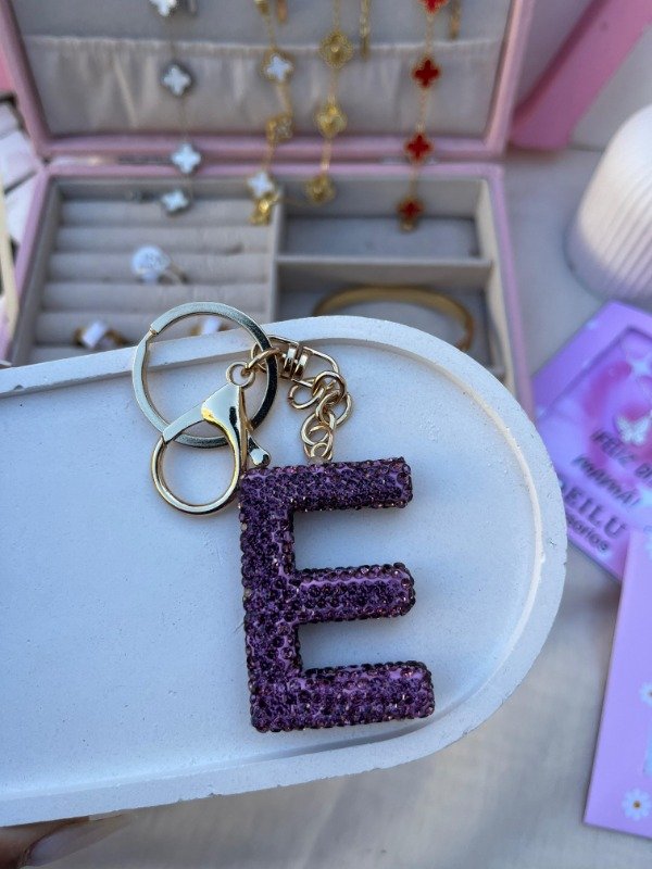 Producto - Llavero inicial brillante "E" violeta