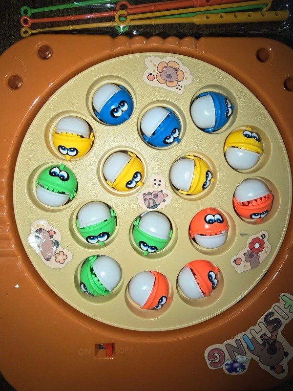 Producto - Fishing Game Juego De Pesca A Pila Clasico Caña + 15 Peces CAPIBARA