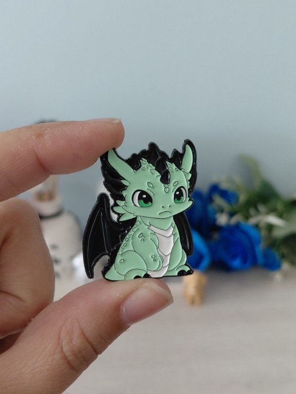 Producto - Pin metalizado - Dragón bebé #0650