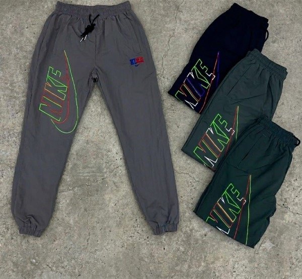 Producto - Pantalón Nike swoosh