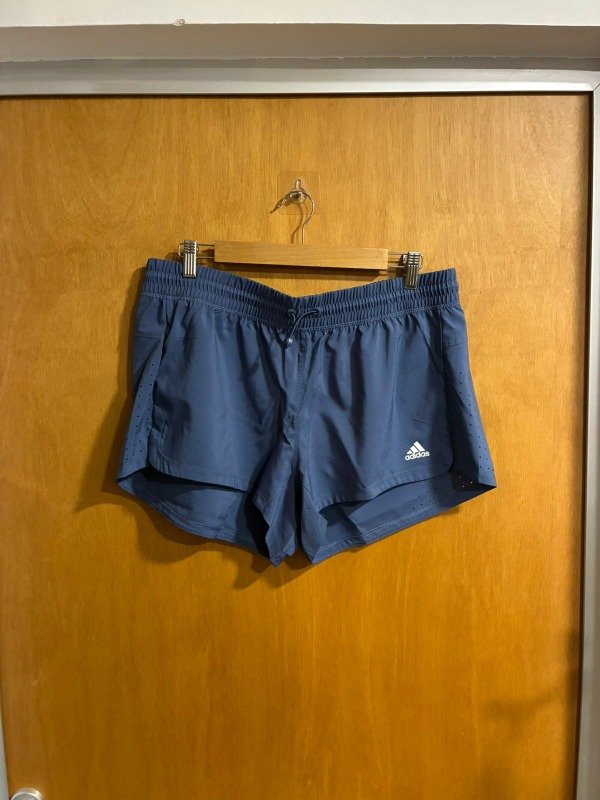 Producto - Short deportivo Adidas Celeste