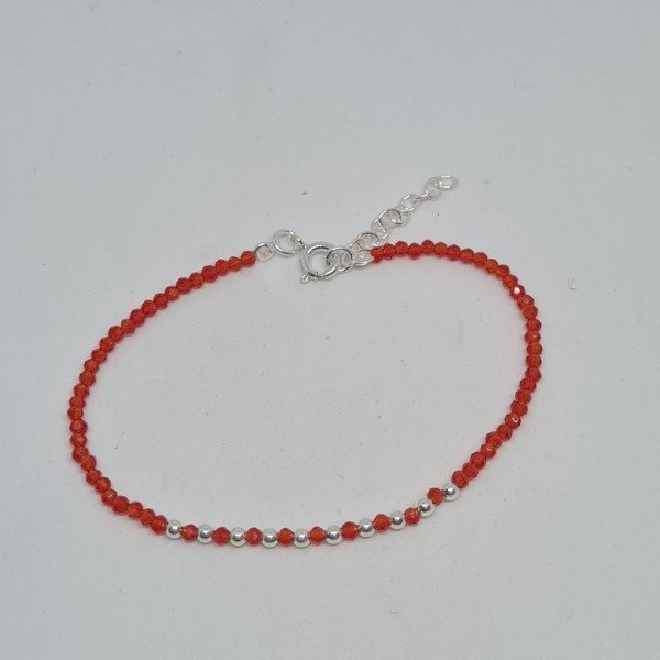Producto - Pulsera roja con bolitas plateadas