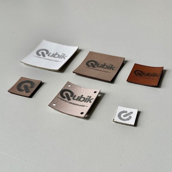 Producto - ETIQUETAS CUADRADAS CUERO PU -PACK - 3